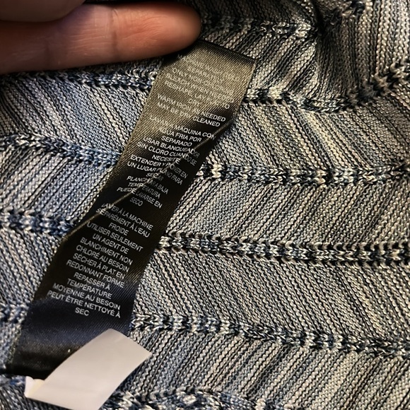 WHITE HOUSE BLACK MARKET Zig Zag Cold Shoulder Long Sleeve Blouse size XXSP - Picture 8 of 11